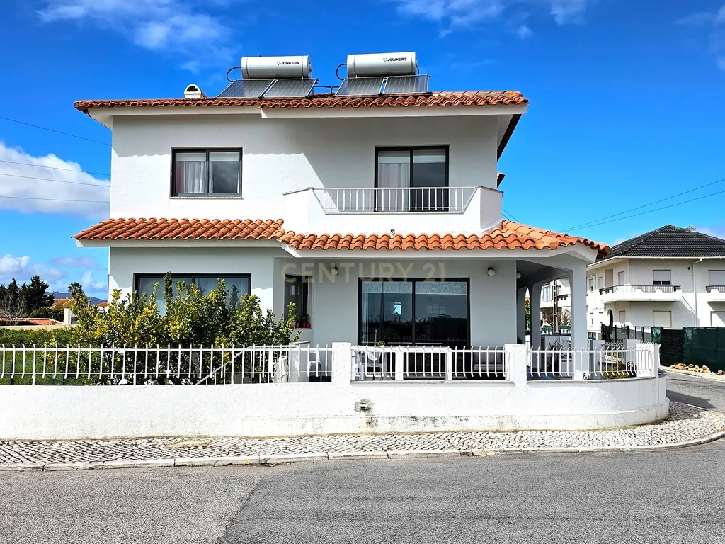 Oportunidade Única! Moradia com Afetação a Serviços, a Funcionar como Lar de Idosos Licenciado em Porto Salvo, Oeiras - Moradia + Trespasse - Image 1